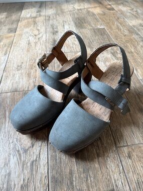 Korks grey Leather Platform Clogs Ankle Strap Chunky Heel Boho Chic Size 9
